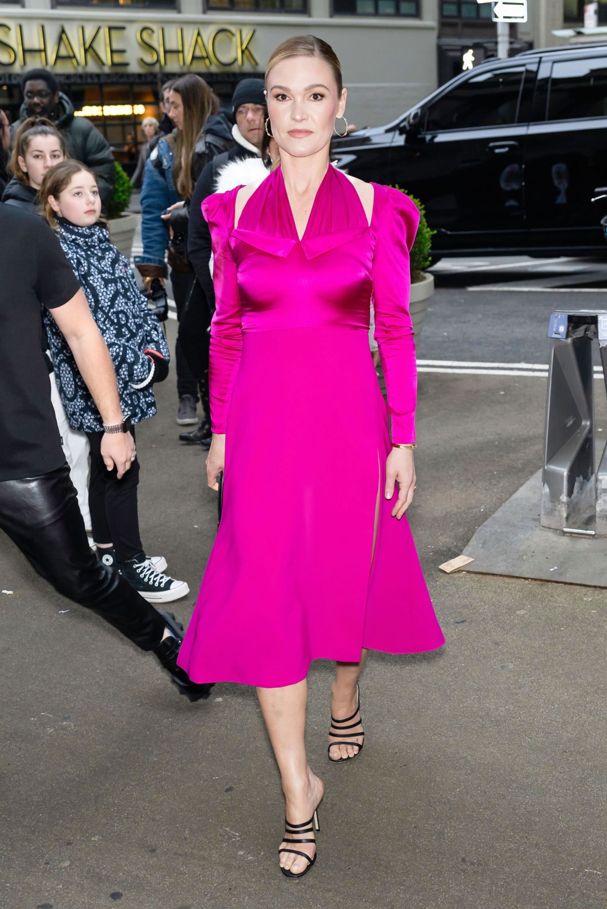 02-09-Outside-during-the-Christian-Siriano-Fall-Winter-2023-NYFW-Show-at-Gotham-Hall-02.jpg