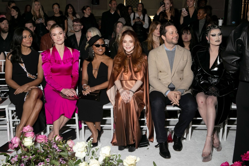 Click to view full size image
==============
02-09-The-Christian-Siriano-Fall-Winter-2023-NYFW-Show-at-Gotham-Hall-Show-01.jpg 02-09-The-Christian-Siriano-Fall-Winter-2023-NYFW-Show-at-Gotham-Hall-Show-01.jpg