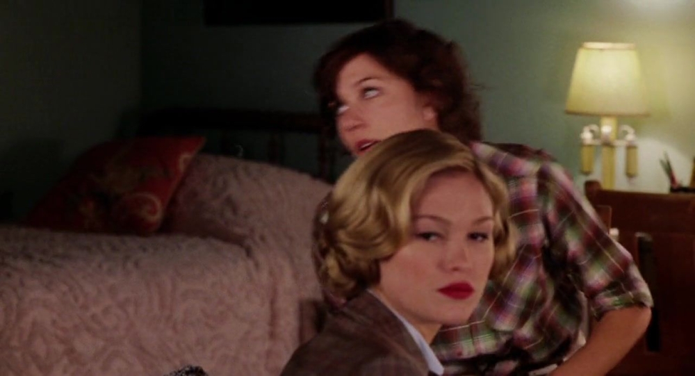 Click to view full size image
==============
Mona-Lisa-Smile-076.jpg Mona-Lisa-Smile-076.jpg