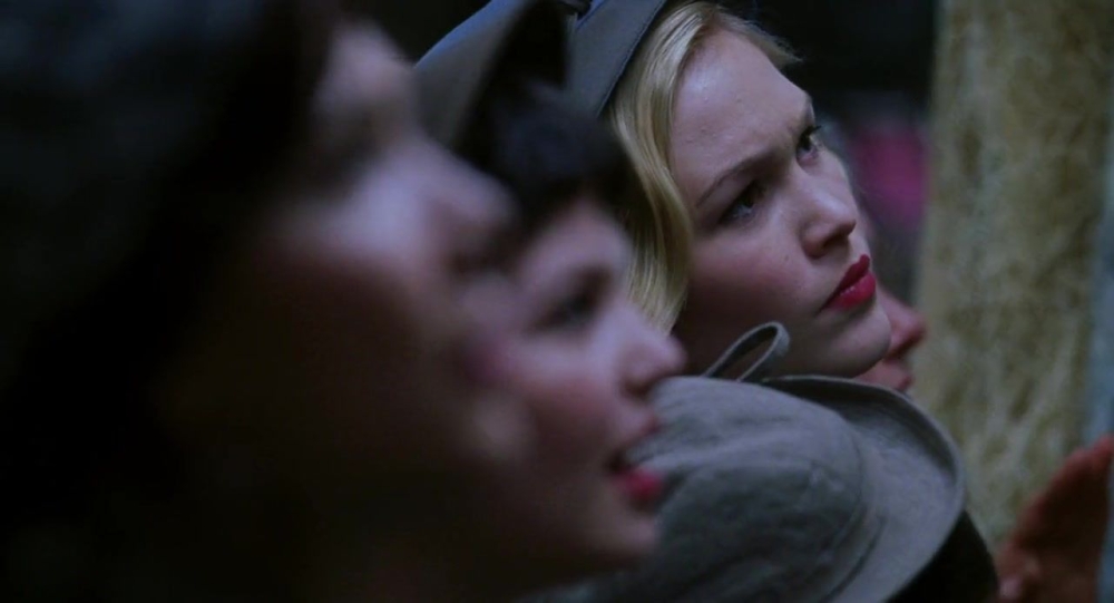 Click to view full size image
==============
Mona-Lisa-Smile-235.jpg Mona-Lisa-Smile-235.jpg