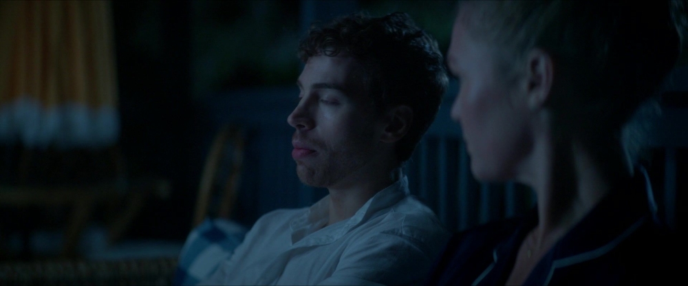 Click to view full size image
==============
2x01-Two-Become-Run-244.jpg 2x01-Two-Become-Run-244.jpg