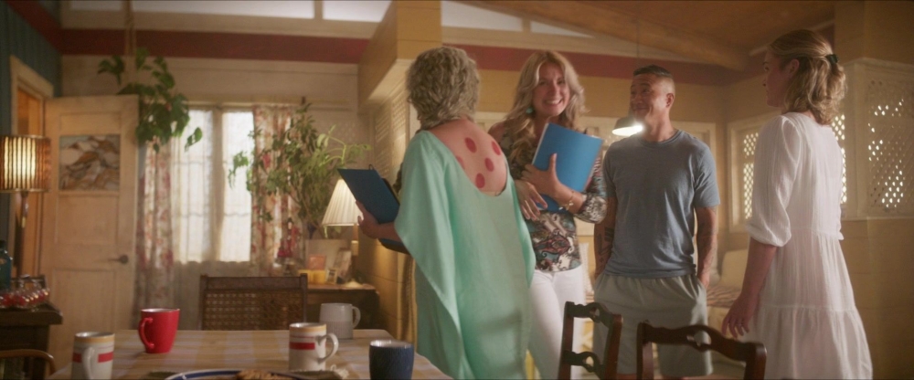 Click to view full size image
==============
2x04-Wet-Cup-American-Summer-048.jpg 2x04-Wet-Cup-American-Summer-048.jpg