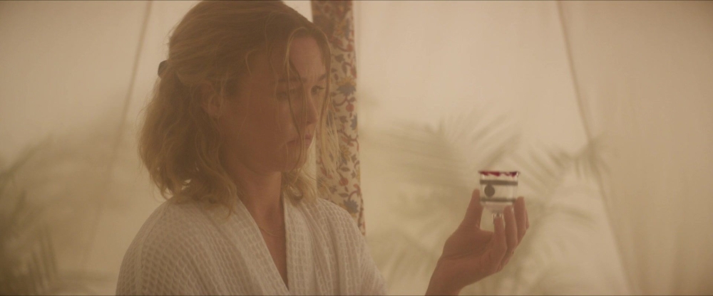 Click to view full size image
==============
2x04-Wet-Cup-American-Summer-156.jpg 2x04-Wet-Cup-American-Summer-156.jpg